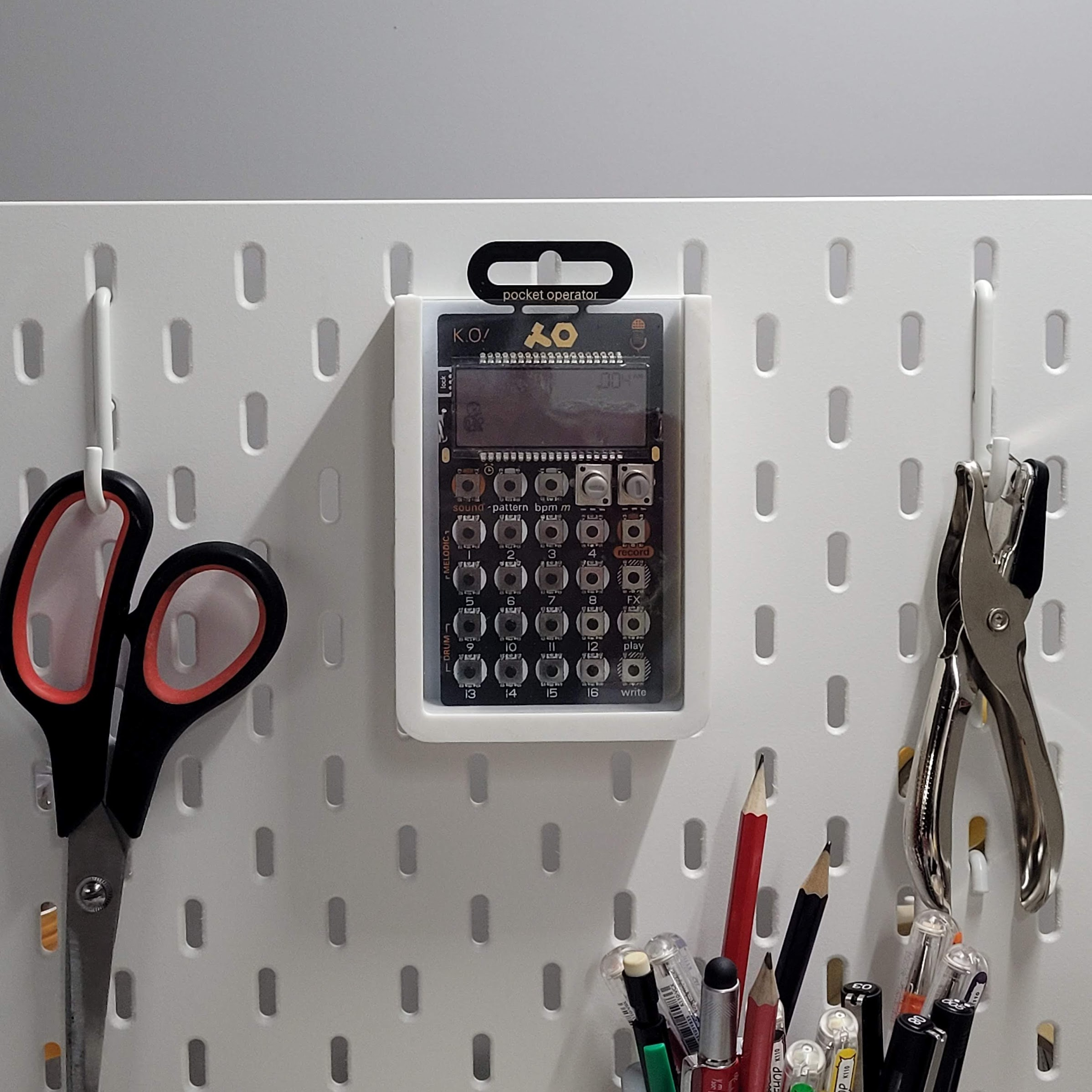 The pocket operator on the holder fixed to the IKEA SKADIS